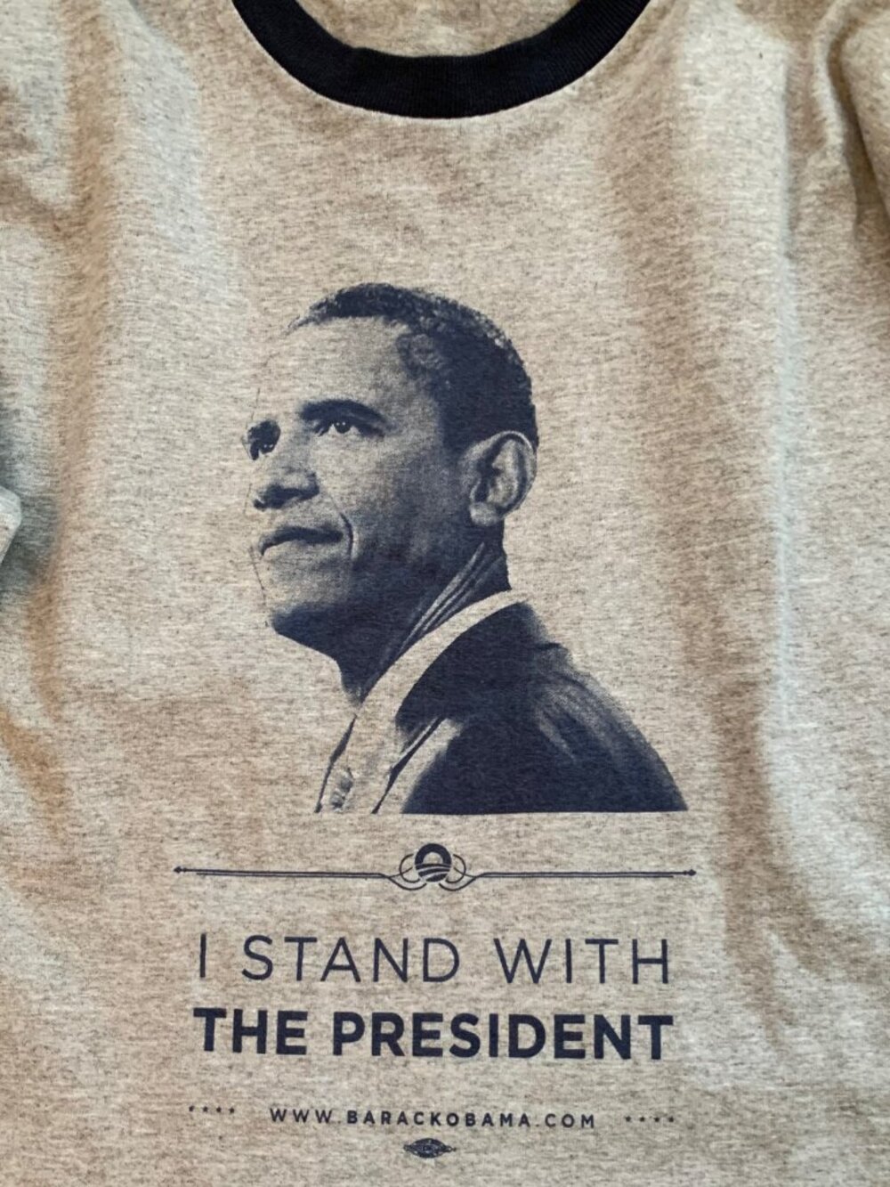 PRESIDENT OBAMA GREY AND BLUE T-SHIRT SIZE M